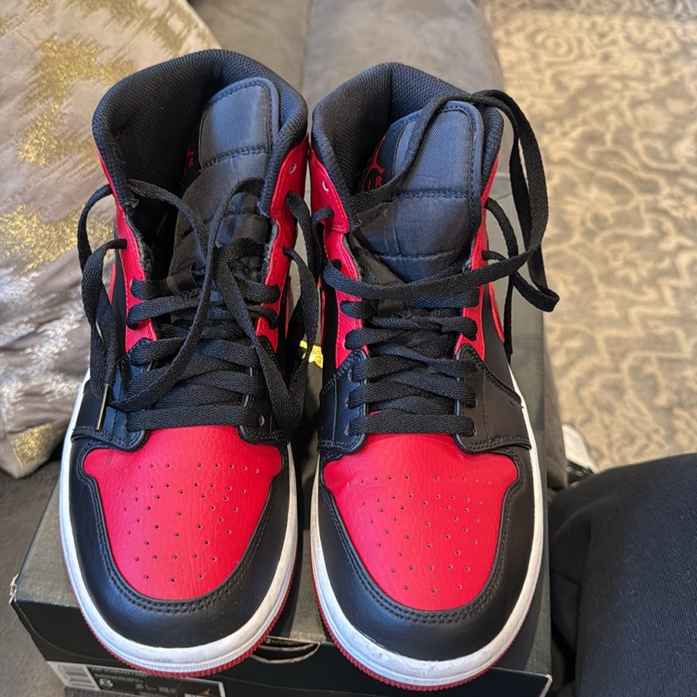 Air Jordan1 Mid Black /GymRed-white